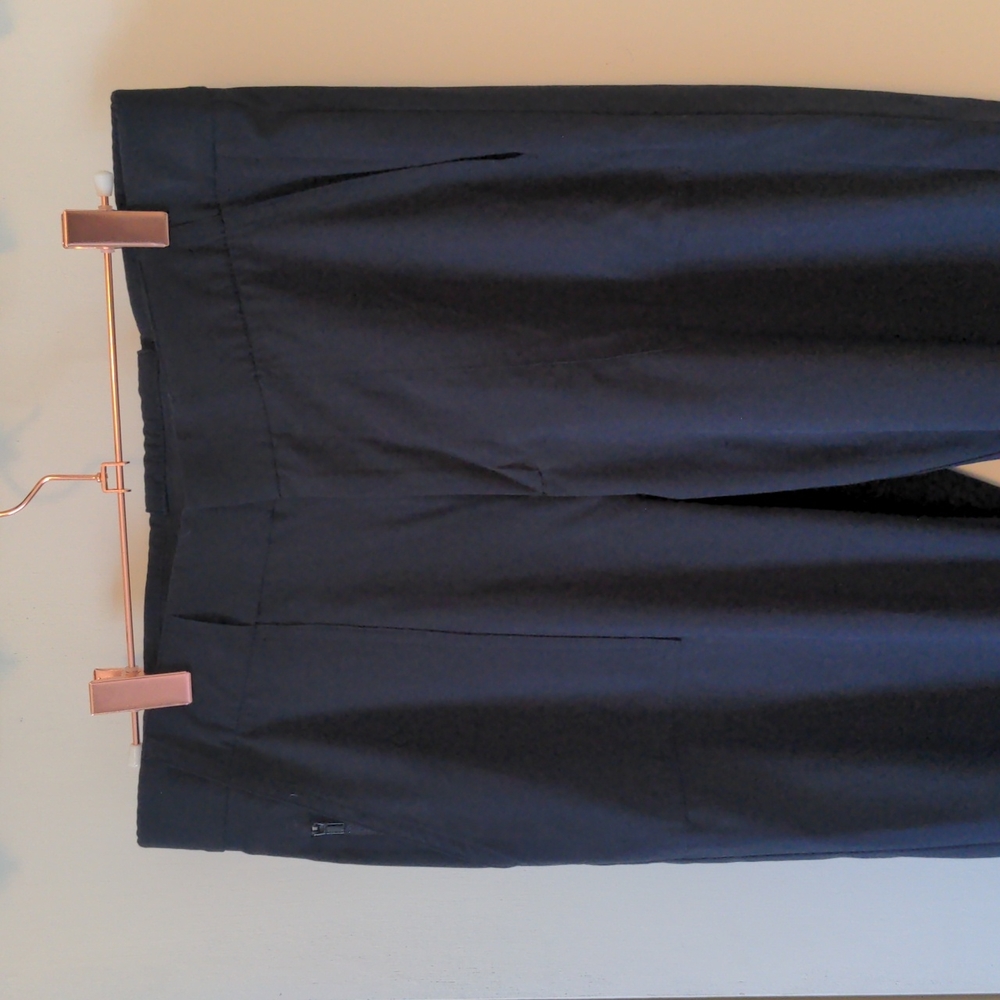 Athleta crop fitting black pants
